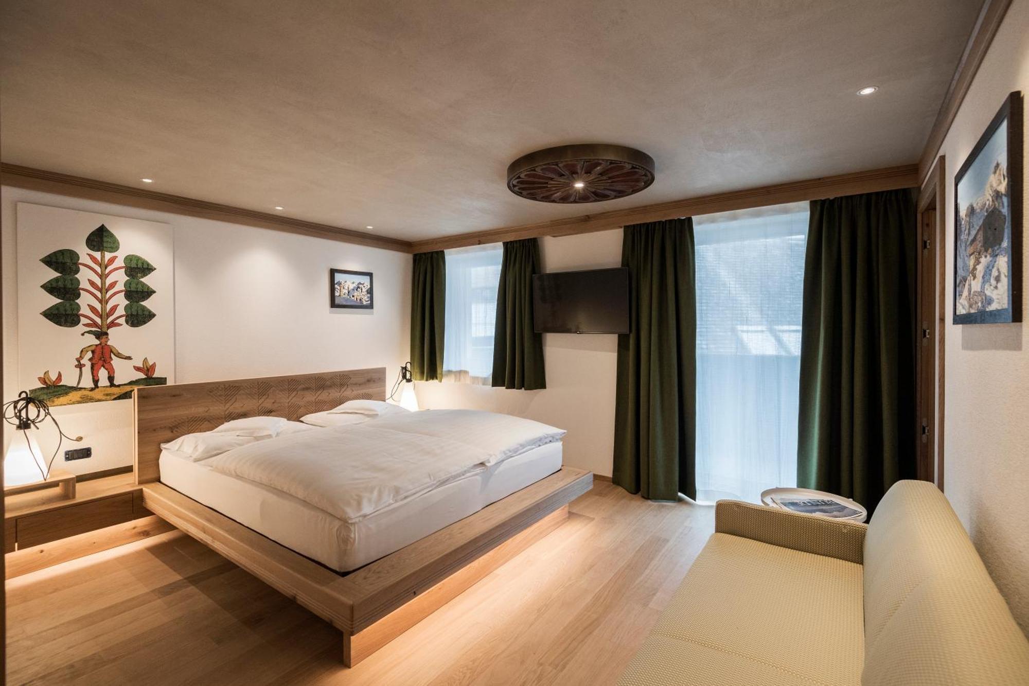 Posta Zirm Hotel Corvara In Badia Extérieur photo