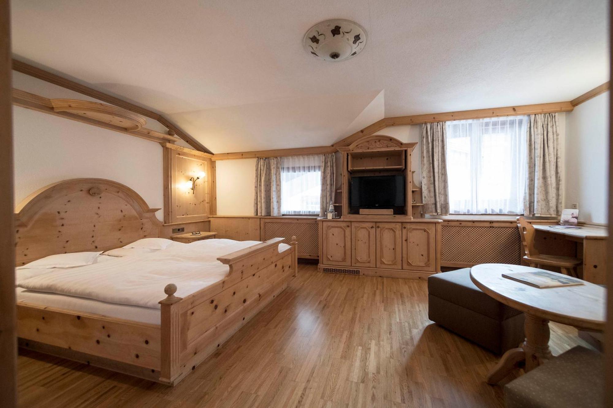 Posta Zirm Hotel Corvara In Badia Extérieur photo